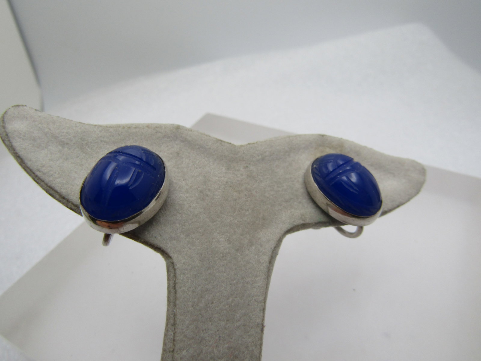 Vintage Sterling Egyptian Revival Blue Scarab Earrings, Signed WRE, 1960's, Screwback. - 3