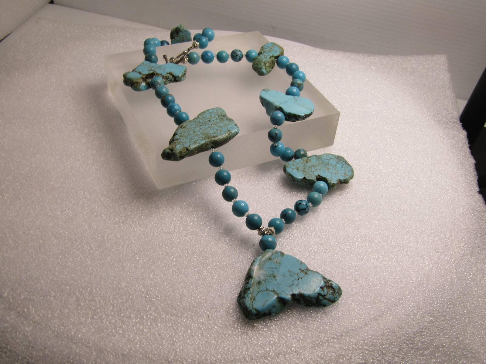 Southwestern Turquoise Dyed Howlite Beaded Necklace with Flat Nuggets, 20", toggle Clasp, 1990's: Title: Southwestern Turquoise Dyed Howlite Beaded Necklace with Flat Nuggets, 20", toggle Clasp, 1990's Description: Southwestern Turquoise Dyed Howlite Beaded Necklace with Flat Nuggets, 20", toggle 