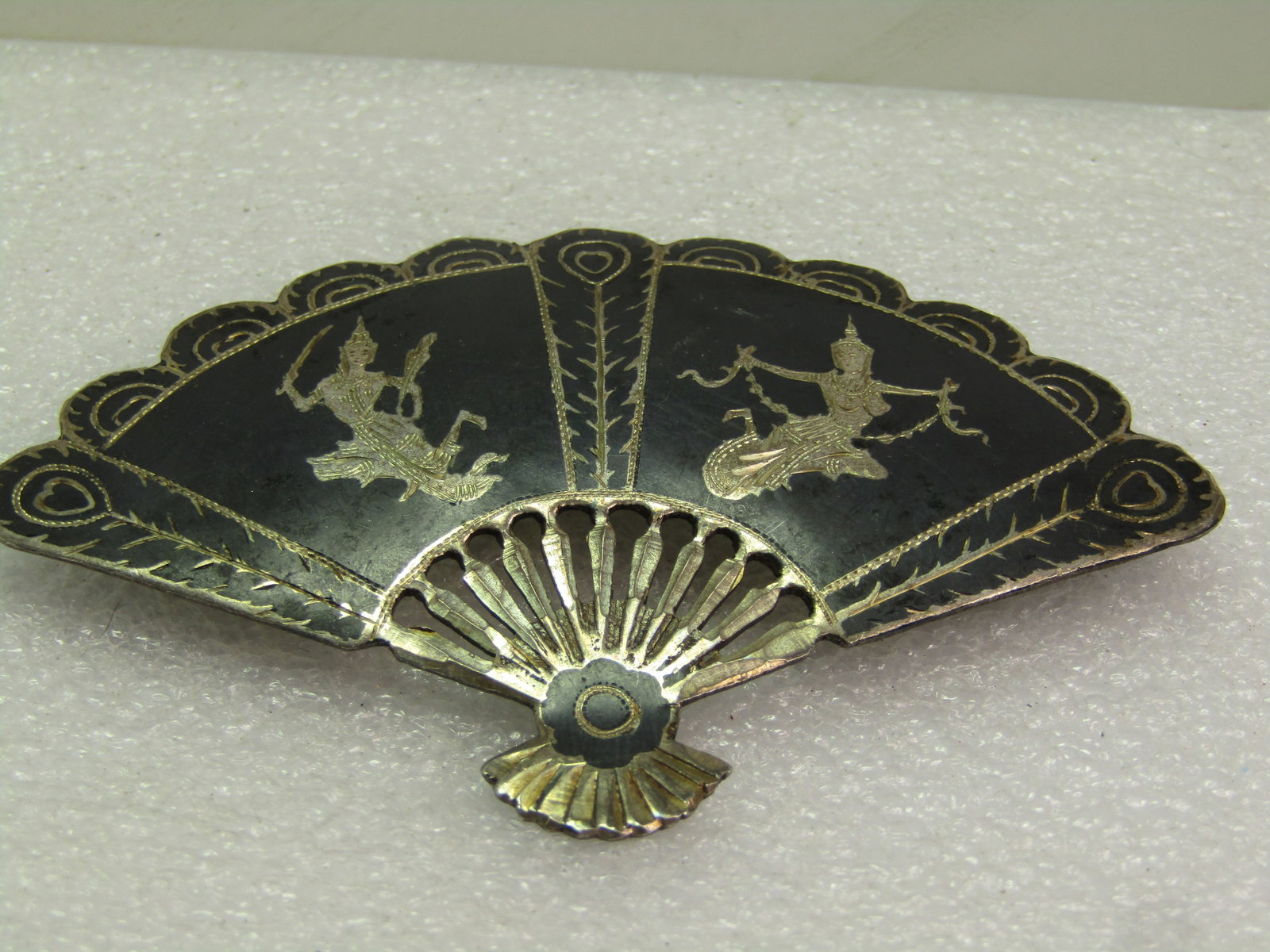 Vintage Siam Goddess Fan Brooch, Wide C-Clasp. 1940's-1950's - 7