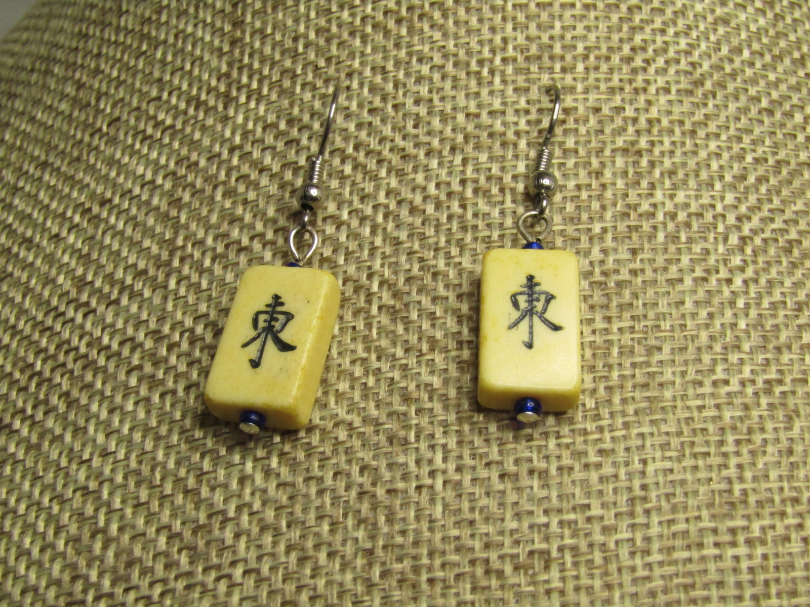 Vintage Carved Chinese Domino Style Earrings, Pierced. 1980's - 3