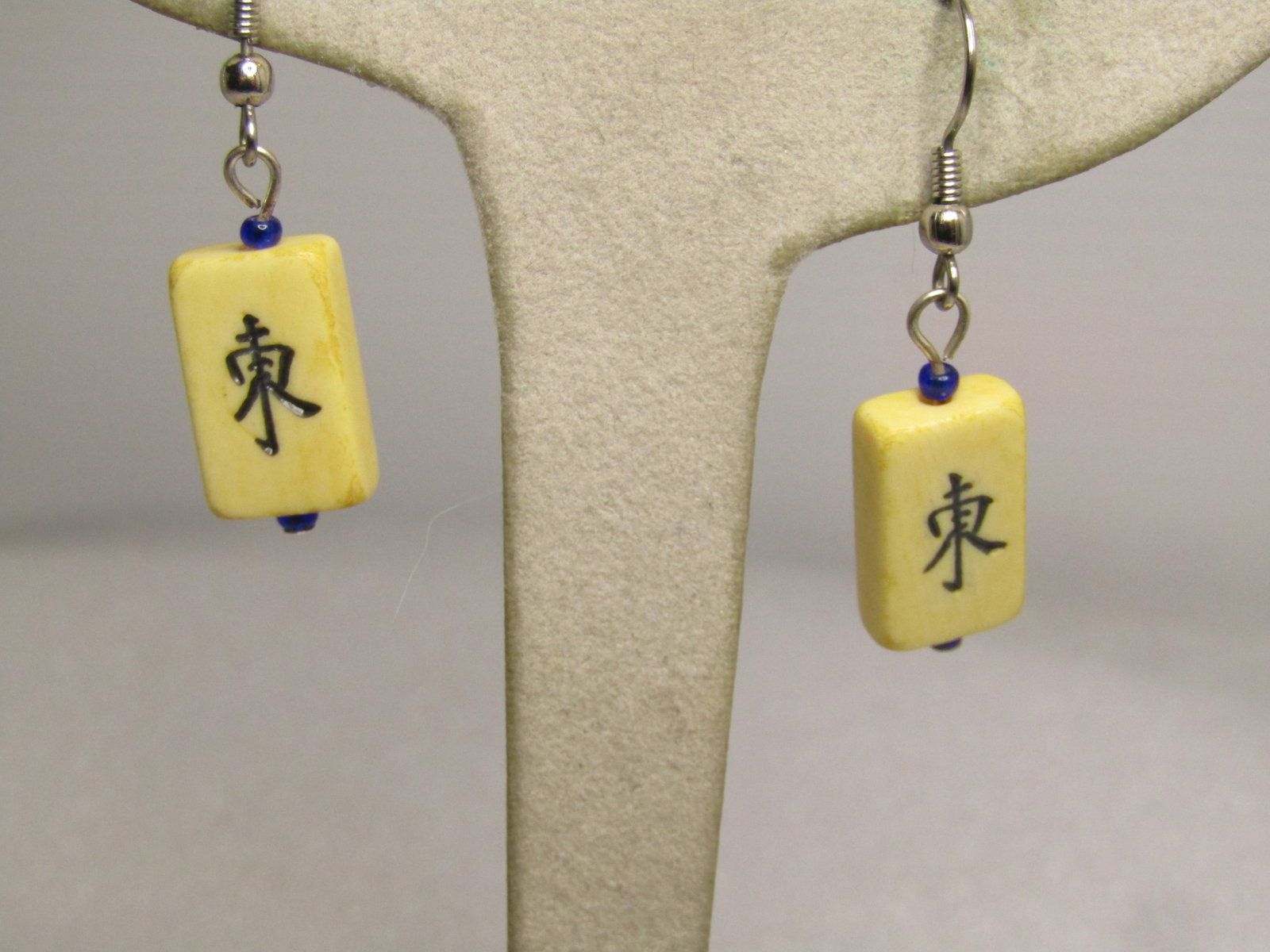Vintage Carved Chinese Domino Style Earrings, Pierced. 1980's - 4