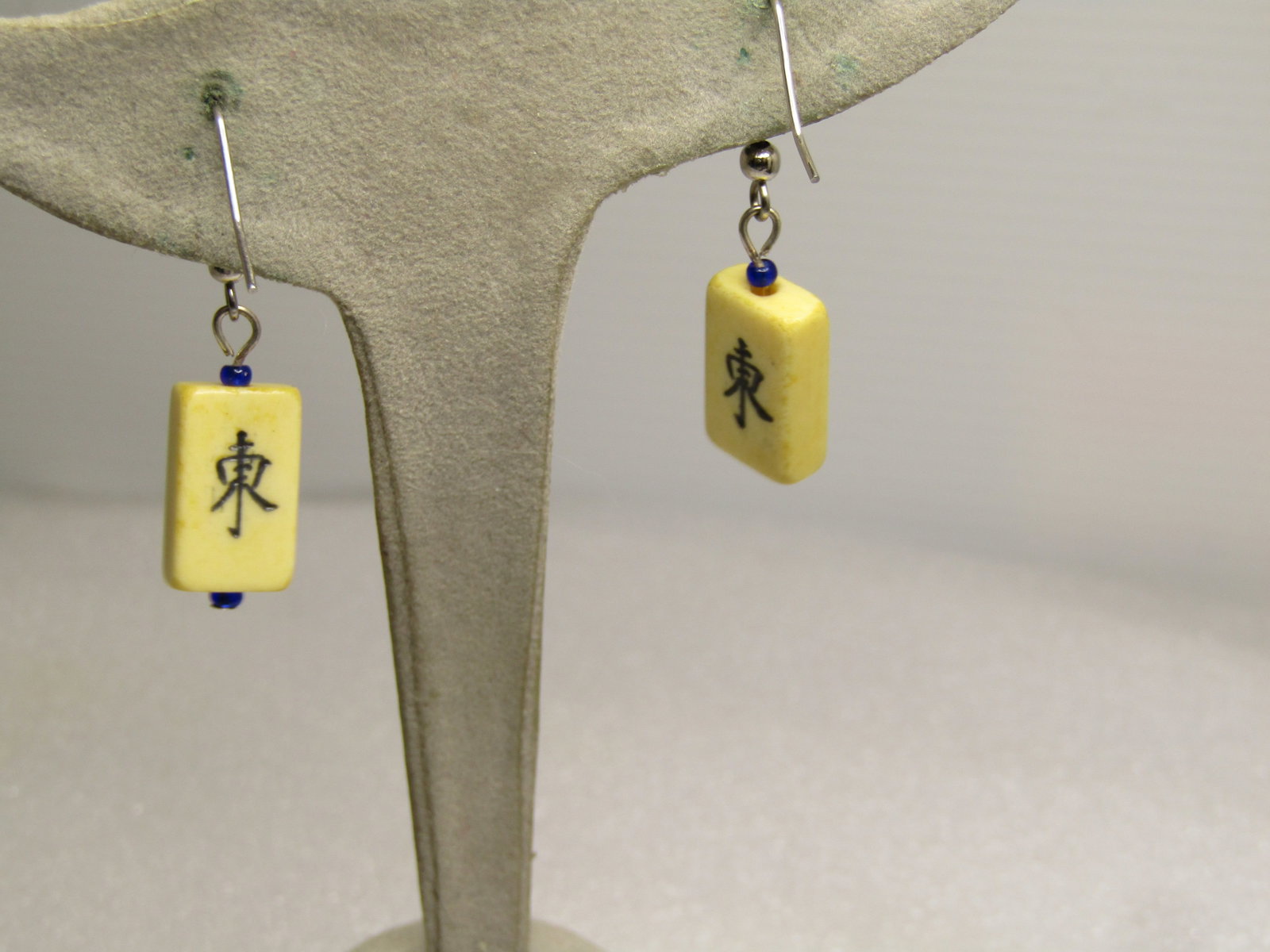 Vintage Carved Chinese Domino Style Earrings, Pierced. 1980's - 5