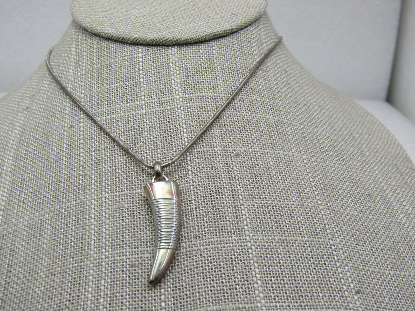 Vintage Sterling Silver Italian Horn Necklace, 18", Signed IBB, Unisex: Title: Vintage Sterling Silver Italian Horn Necklace, 18", Signed IBB, Unisex Description: Vintage Sterling Silver Italian Horn Necklace, 18", Signed IBB, Unisex. The chain is a round snake chain, app