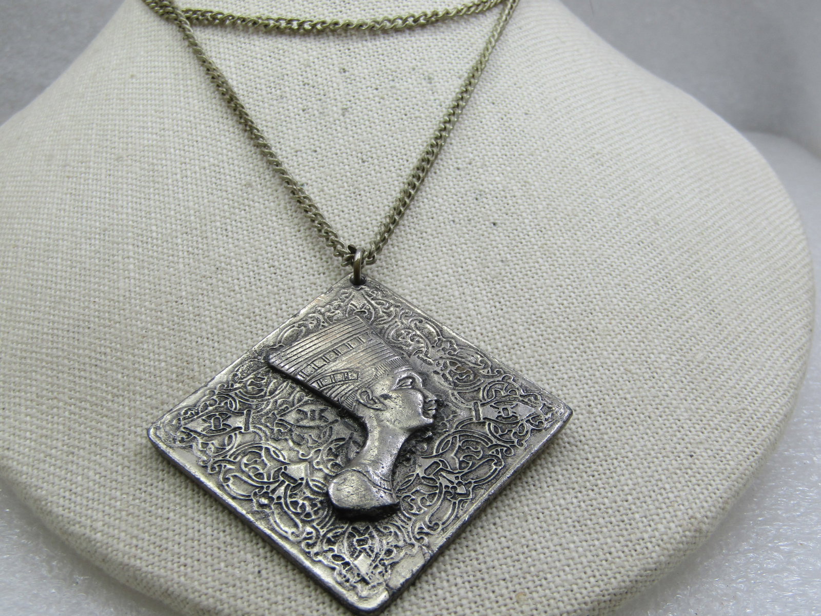 Vintage Egyptian Revival Necklace,, 25", Silver Tone, 1970's-1980's: Title: Vintage Egyptian Revival Necklace,, 25", Silver Tone, 1970's-1980's Description: Vintage Egyptian Revival Necklace,, 25", Silver Tone, 1970's-1980's Slipover chain that is appx. 2.5mm wide