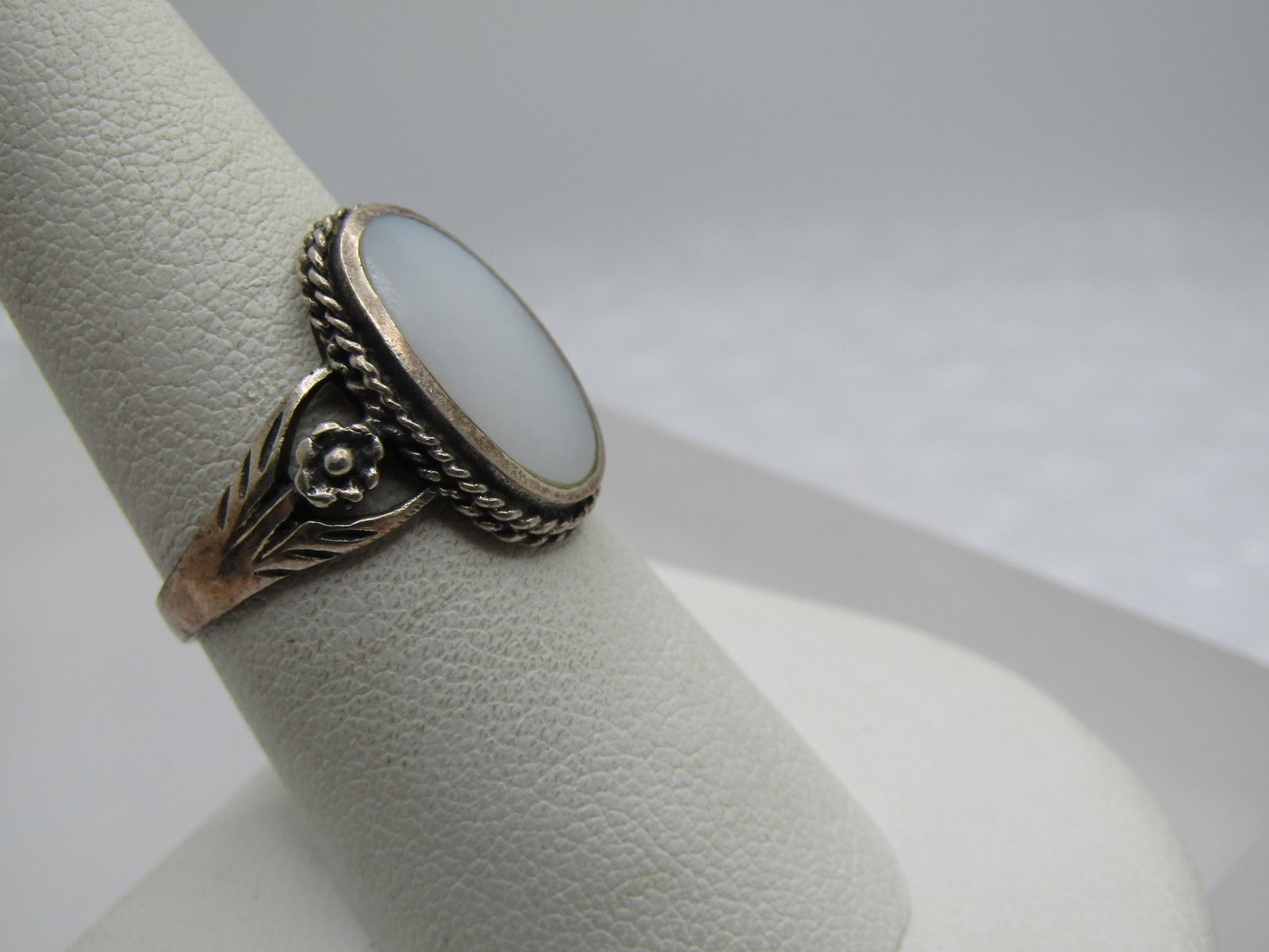 Vintage Southwestern Sterling Mother-of-Pearl Ring, Sz. 8.25 - 4