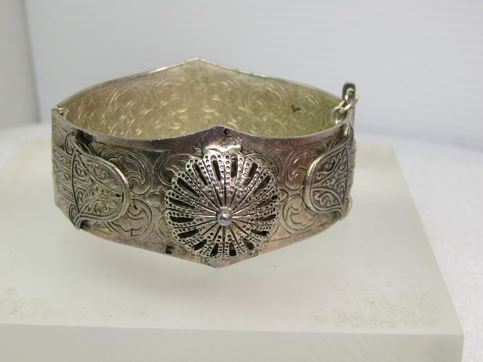 Vintage Hinged Hand of Fatima Bangle Bracelet, Pin Clasp, Middle East, 1950's-1960's, 7": Title: Vintage Hinged Hand of Fatima Bangle Bracelet, Pin Clasp, Middle East, 1950's-1960's, 7" Description: Vintage Hinged Bangle Bracelet, Hand of Fatima, Camel - Pin Clasp, Middle East, 1950's-1960
