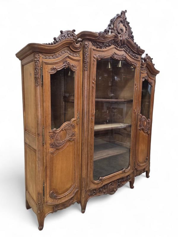 Antique French Louis XV Style Hand-Carved Walnut Vitrine Bookcase - 2