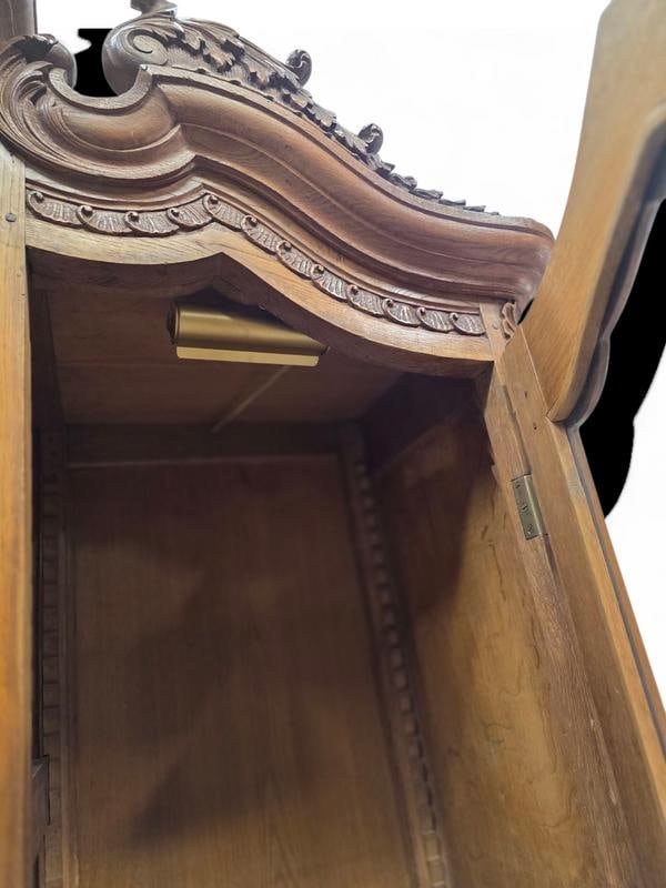 Antique French Louis XV Style Hand-Carved Walnut Vitrine Bookcase - 3