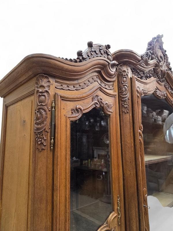 Antique French Louis XV Style Hand-Carved Walnut Vitrine Bookcase - 4