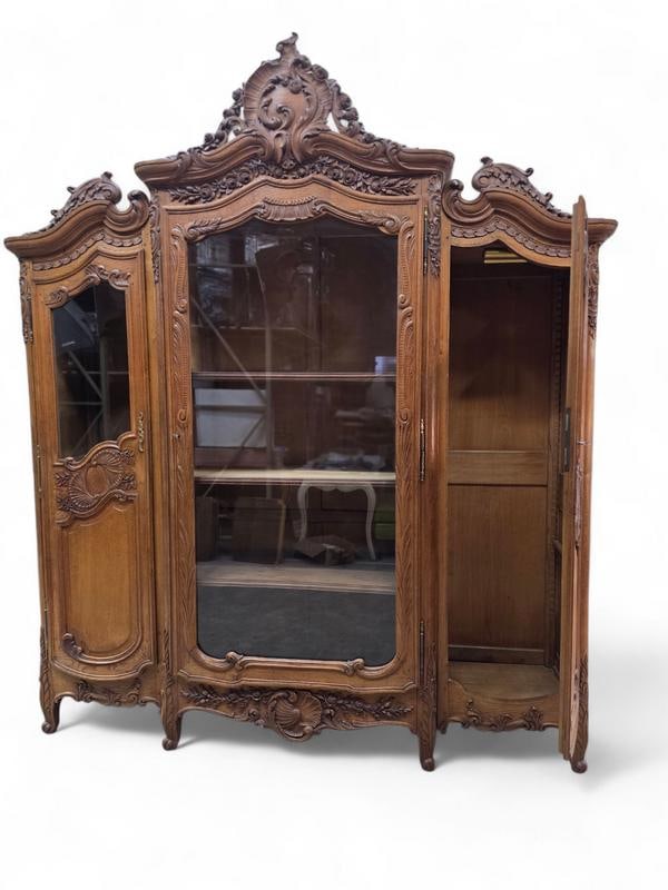 Antique French Louis XV Style Hand-Carved Walnut Vitrine Bookcase - 5