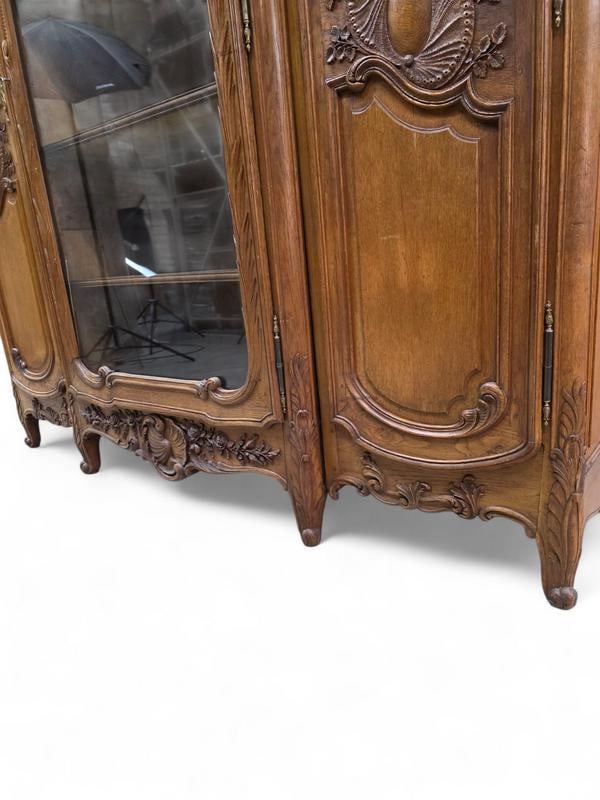 Antique French Louis XV Style Hand-Carved Walnut Vitrine Bookcase - 6