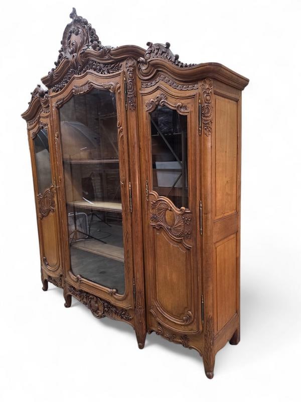 Antique French Louis XV Style Hand-Carved Walnut Vitrine Bookcase - 8
