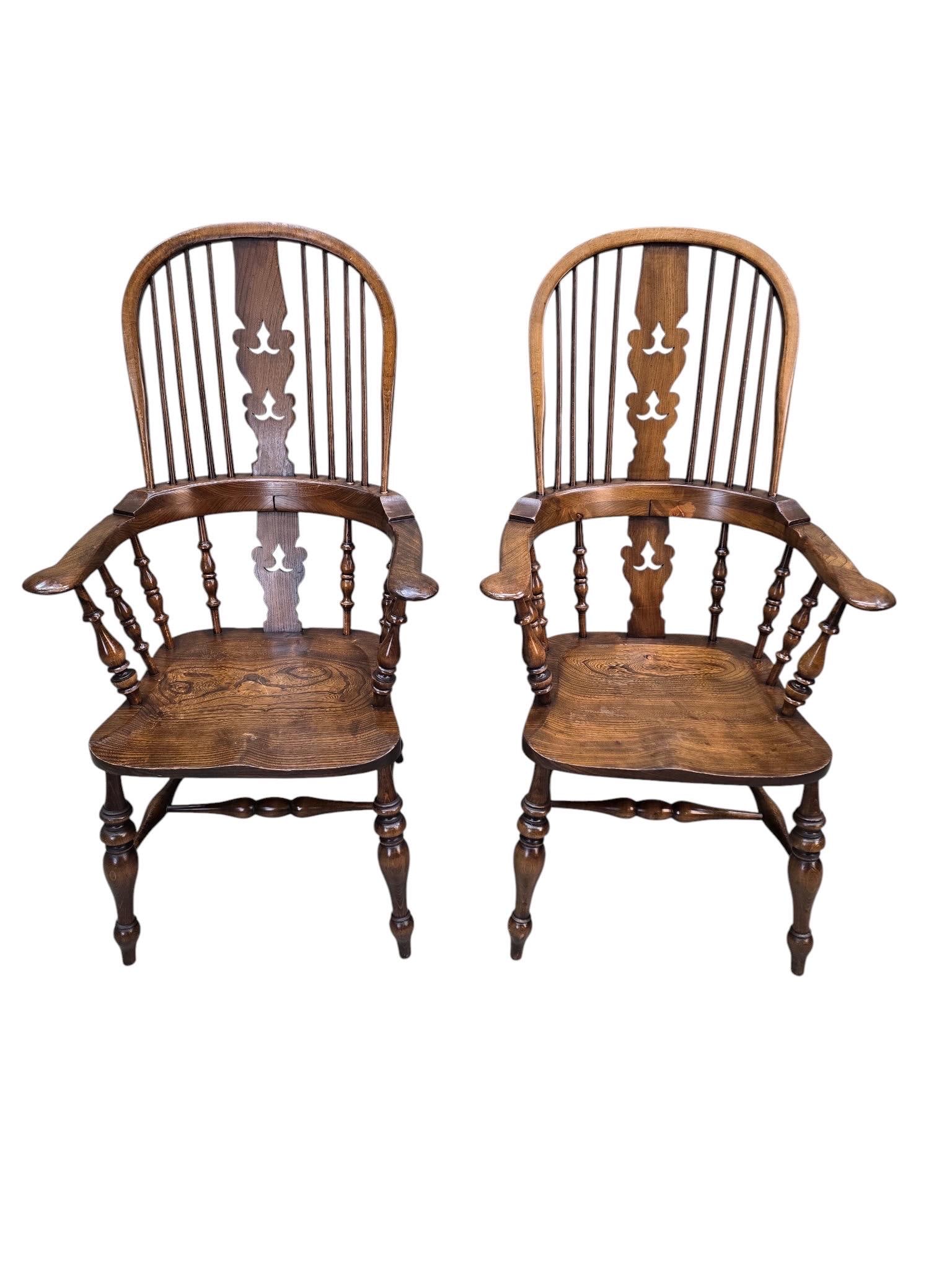 Antique Victorian Quality Yew Wood Broad Arm Windsor Chair - 2