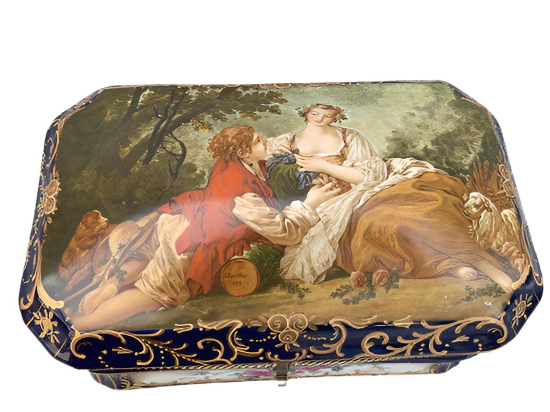 Antique French Sèvres Style Painted Porcelain Box - 6