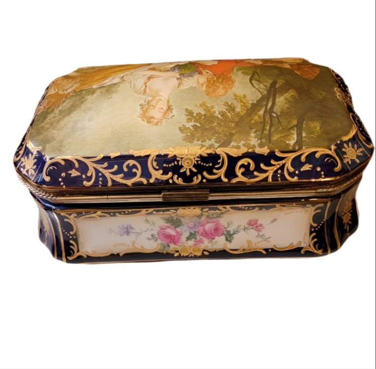 Antique French Sèvres Style Painted Porcelain Box - 7