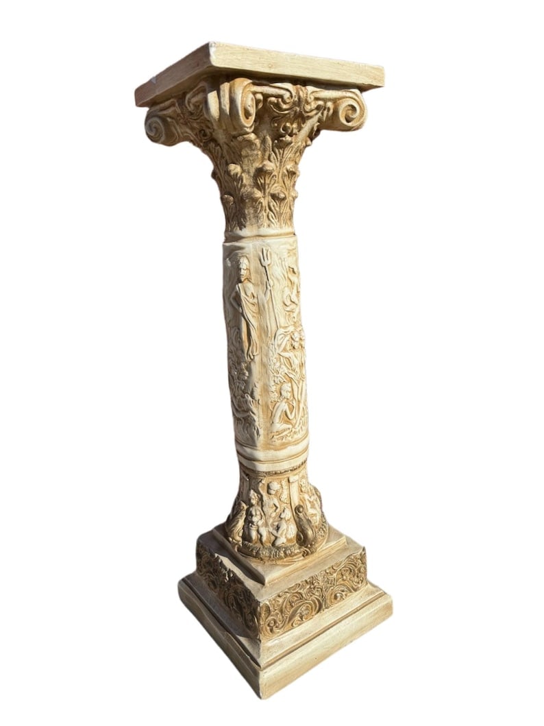 Vintage Neoclassical Style Roman Pedestal: Title: Vintage Neoclassical Style Roman Pedestal Description: Vintage Neoclassical Roman Style Column Stand/PedestalThis ornate Italian pedestal has a beautiful acanthus leaf capital and a mythical sc