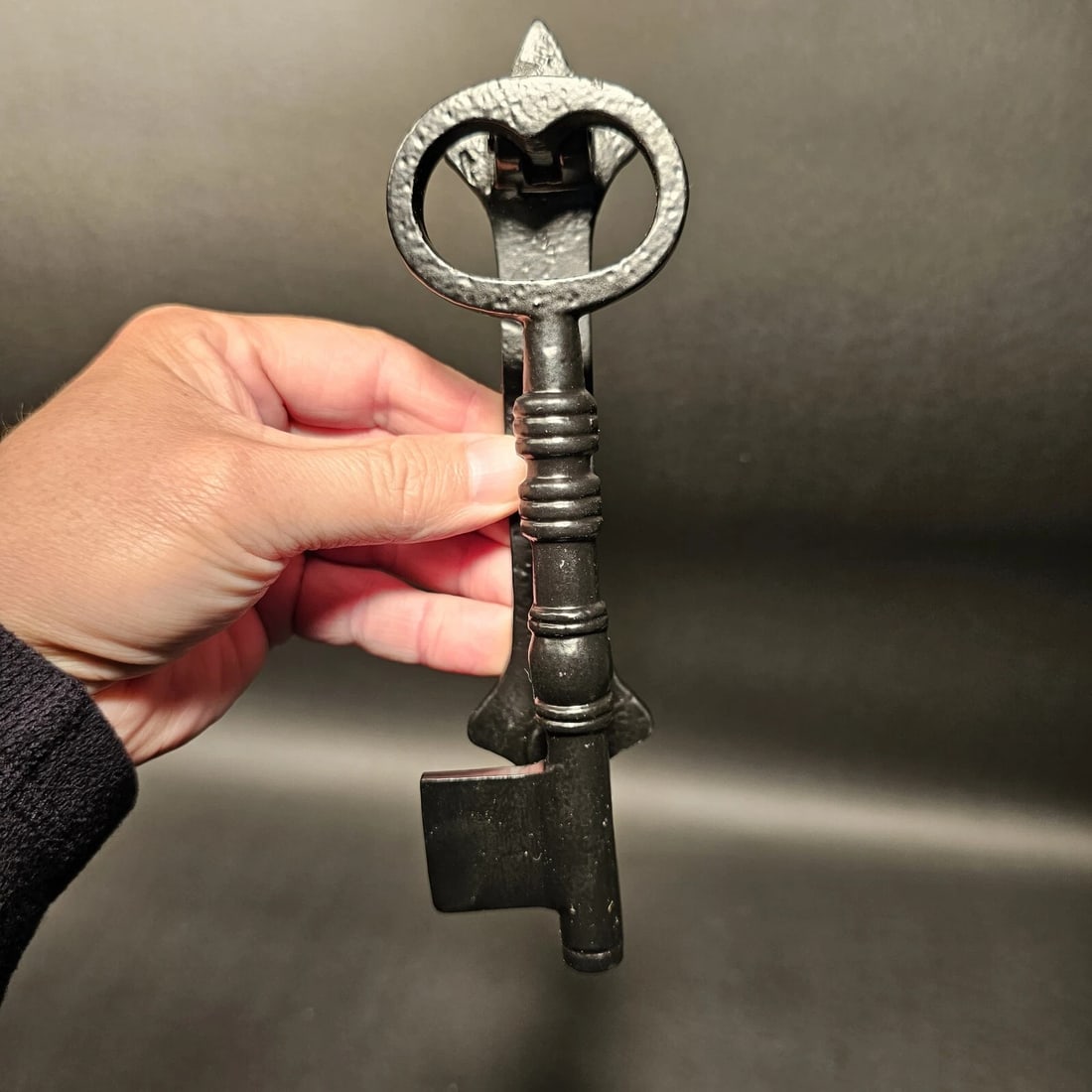 Black Cast Iron Key Door Knocker - 17