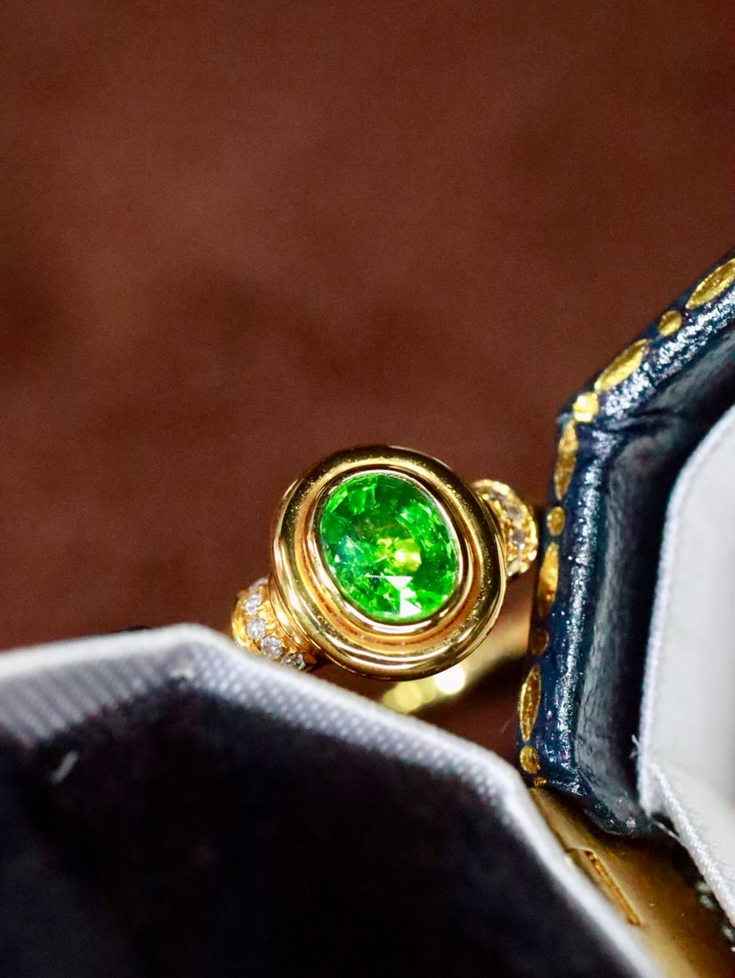 18K Gold Tsavorite Ring - 4