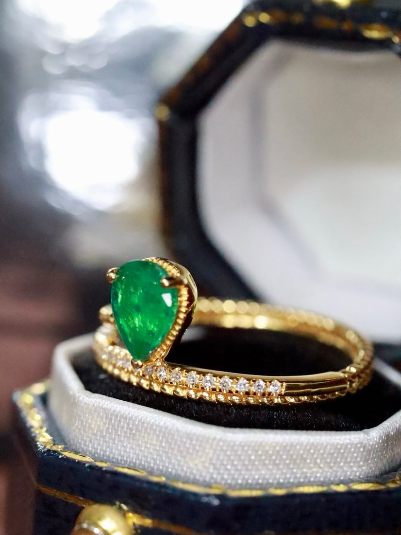 18K Gold Emerald Ring - 2