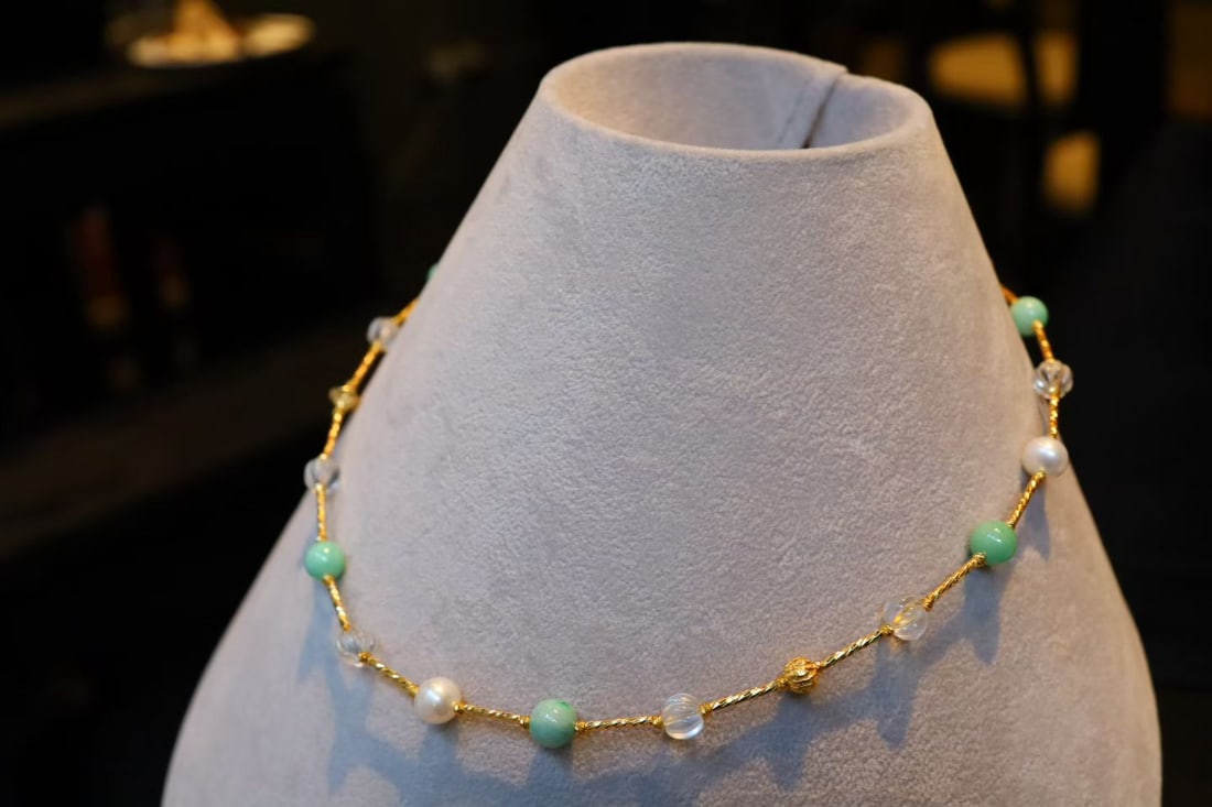 Silver Natural Jadeite White Crystal Pearl Bracelet: Title: Silver Natural Jadeite White Crystal Pearl Bracelet Description: This bracelet features small white crystal pumpkin beads, interspersed with bean green jadeite beads and warm pearls, creating