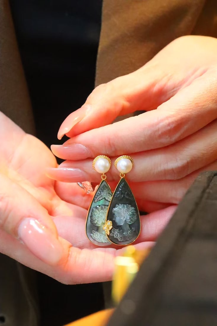 Natural Black Mother-of-Pearl Earrings - 2