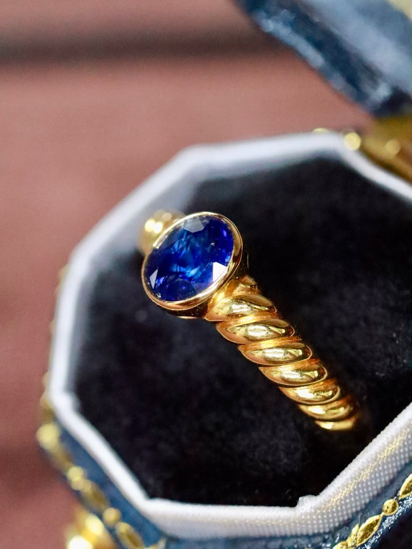 18K Gold Blue Sapphire Ring - 2