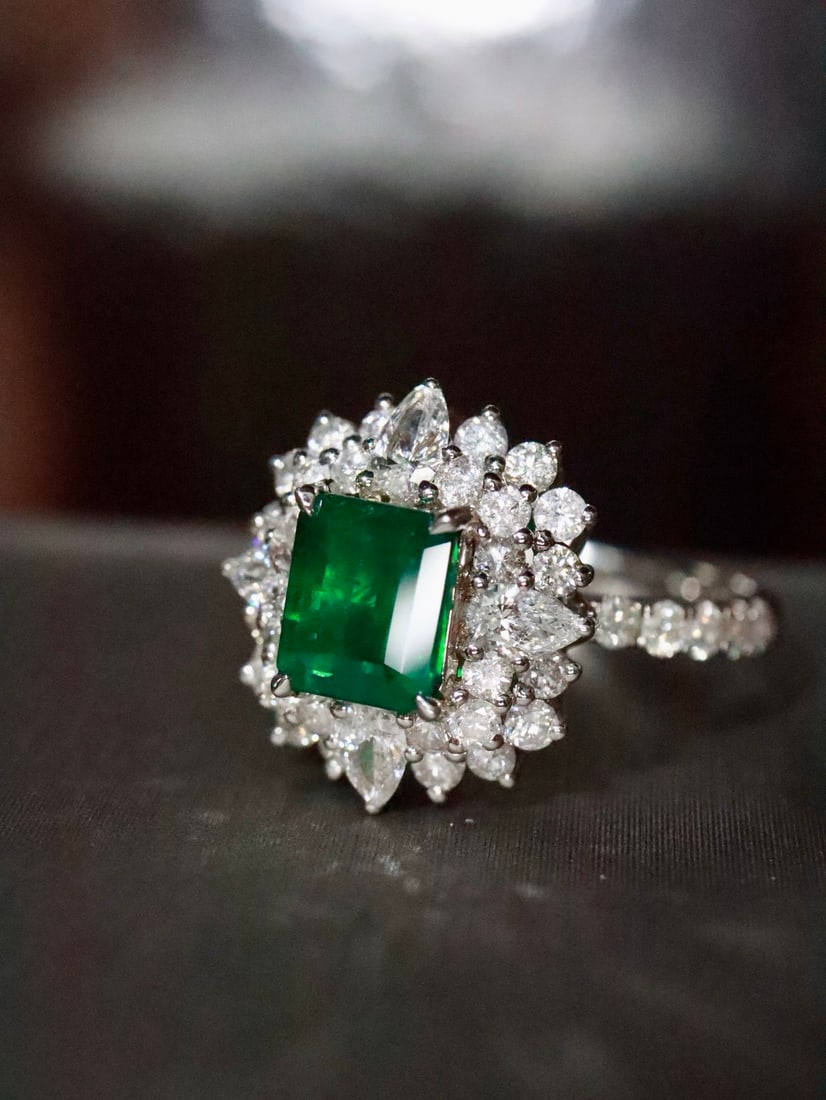 18K Gold Natural Emerald Ring - 2
