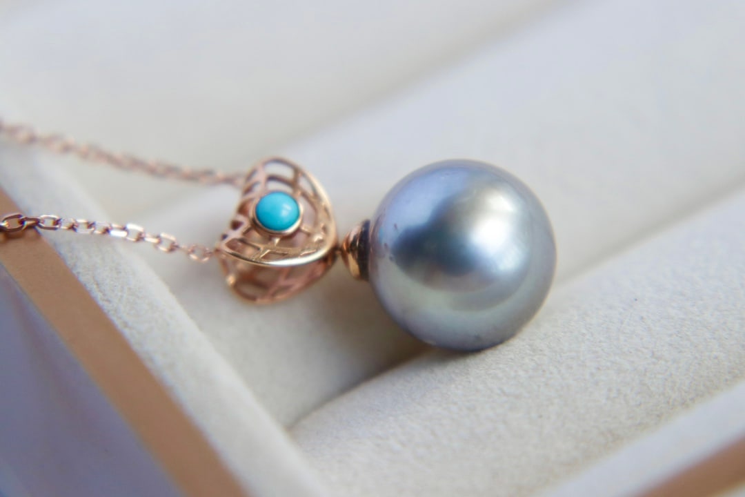 18K Gold Tahitian Pearl Pendant - 2