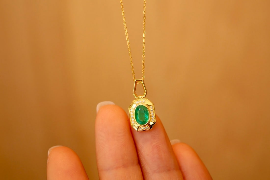 18K Gold Natural Emerald Diamond Pendant - 4