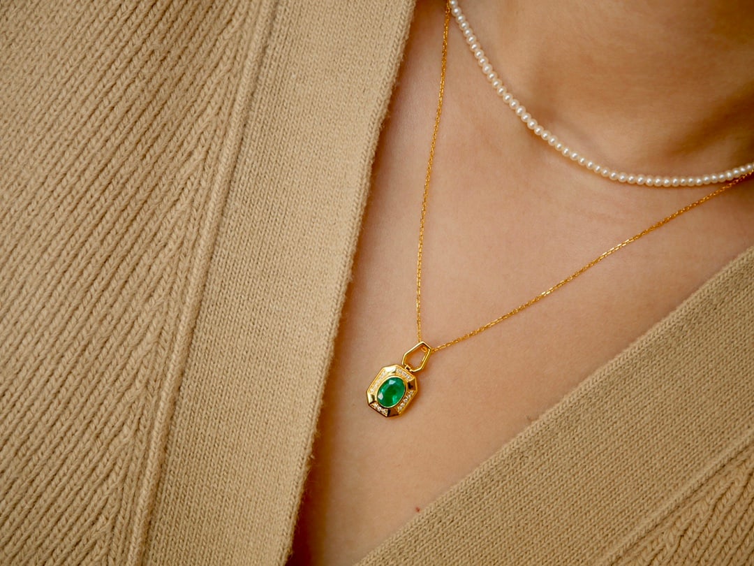 18K Gold Natural Emerald Diamond Pendant - 9