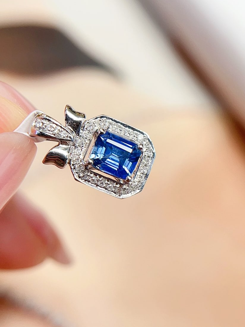 18K Gold Sapphire Pendant - 2