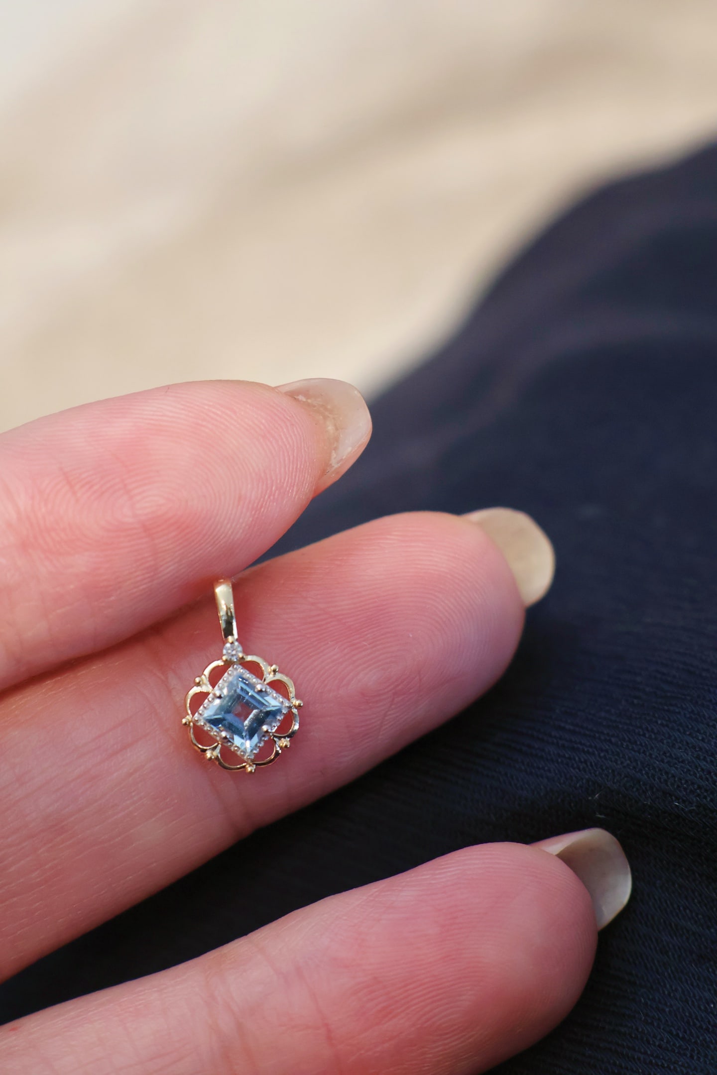 18K Gold Aquamarine Diamond Pendant - 2