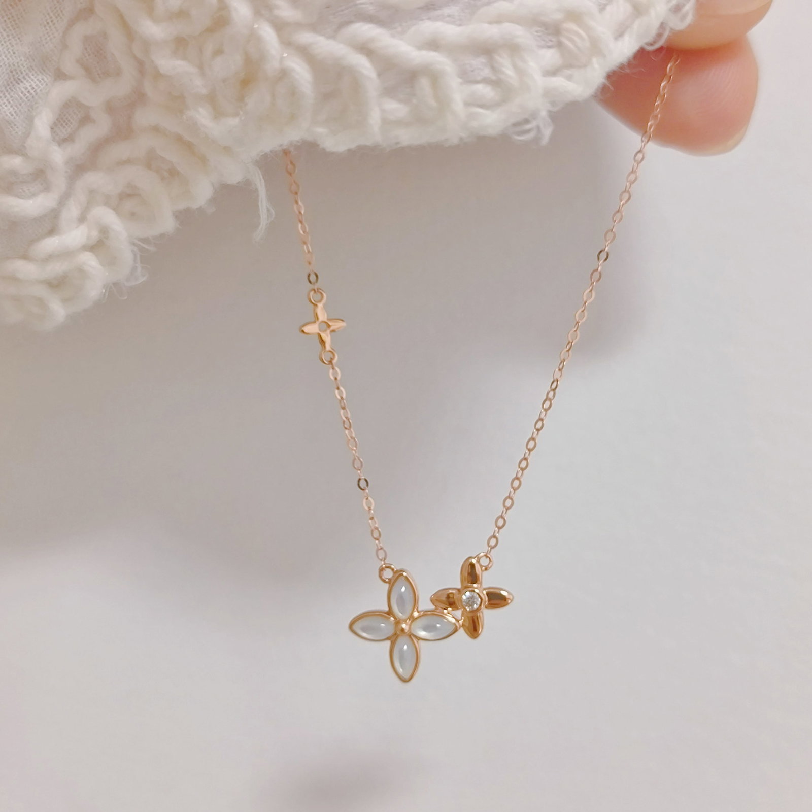 18K Gold White Shell Diamond Necklace - 2