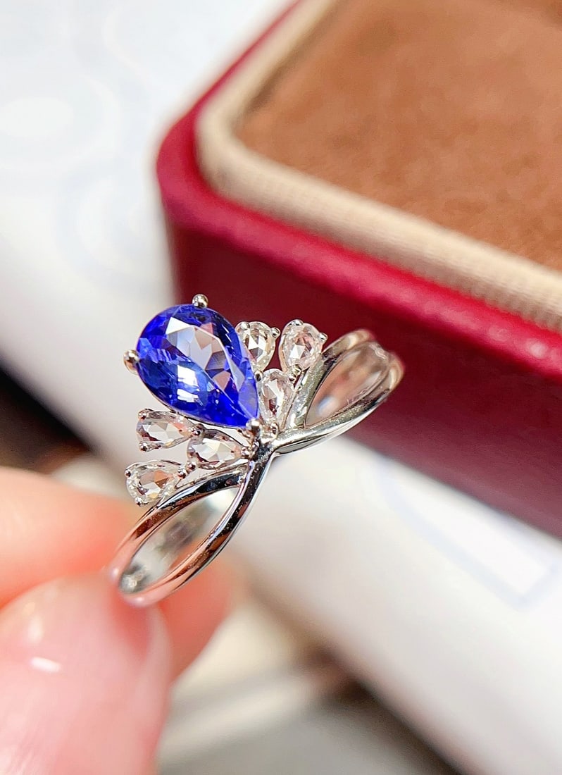 18K Gold Flawless Tanzanite Ring - 2