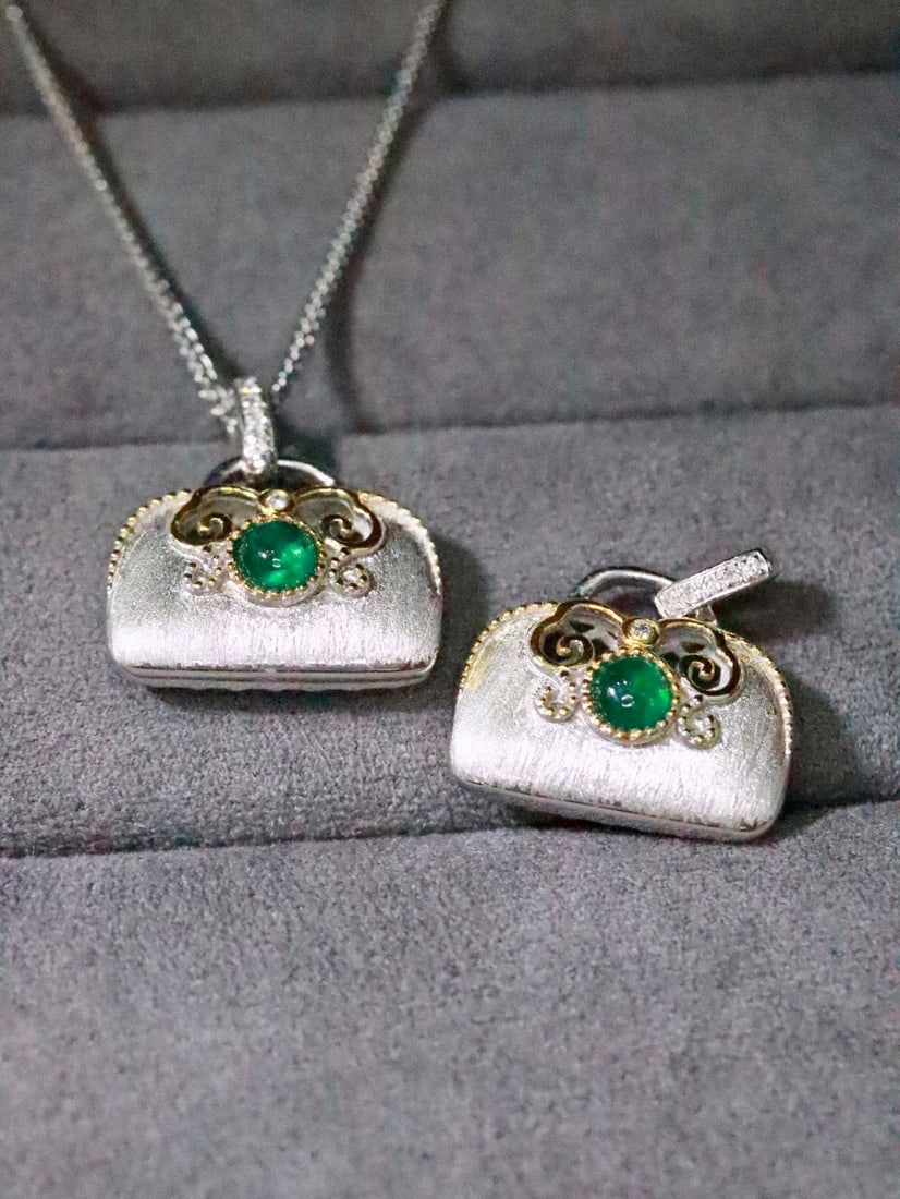 Natural Emerald Pendant - 3