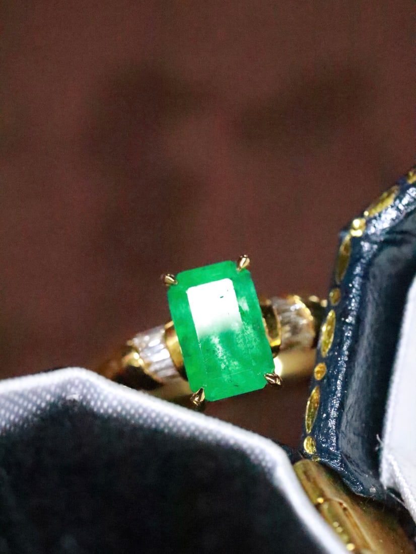 18K Gold Emerald Ring - 4