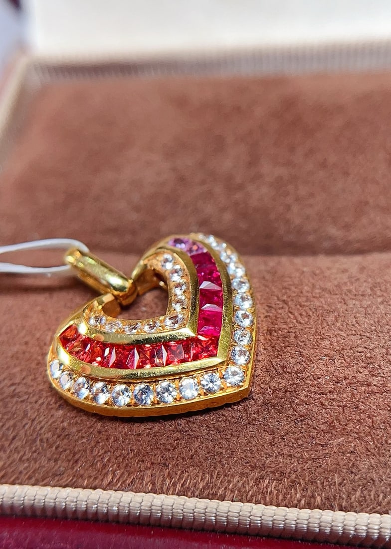 18K Gold Sapphire Pendant - 4