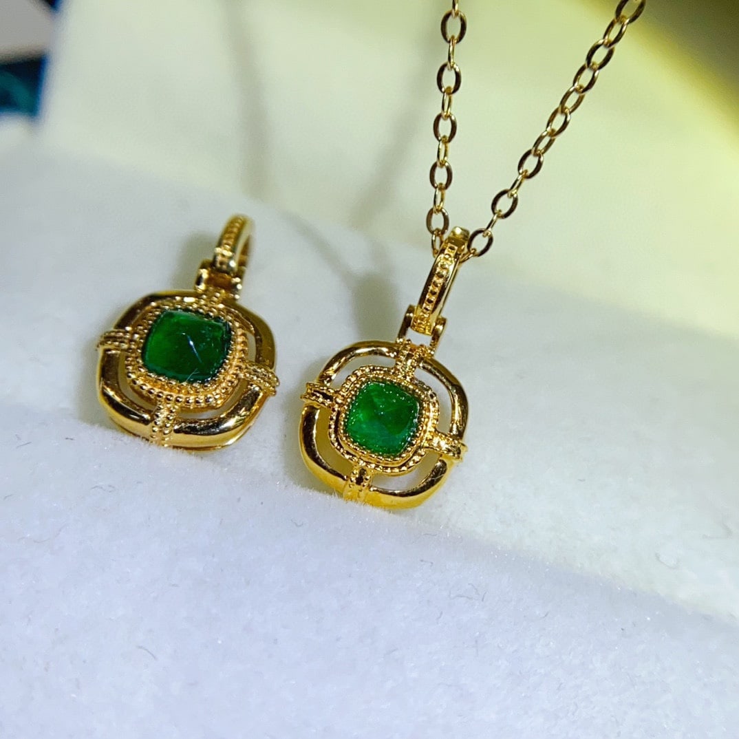 18K Gold Natural Emerald Pendant - 2