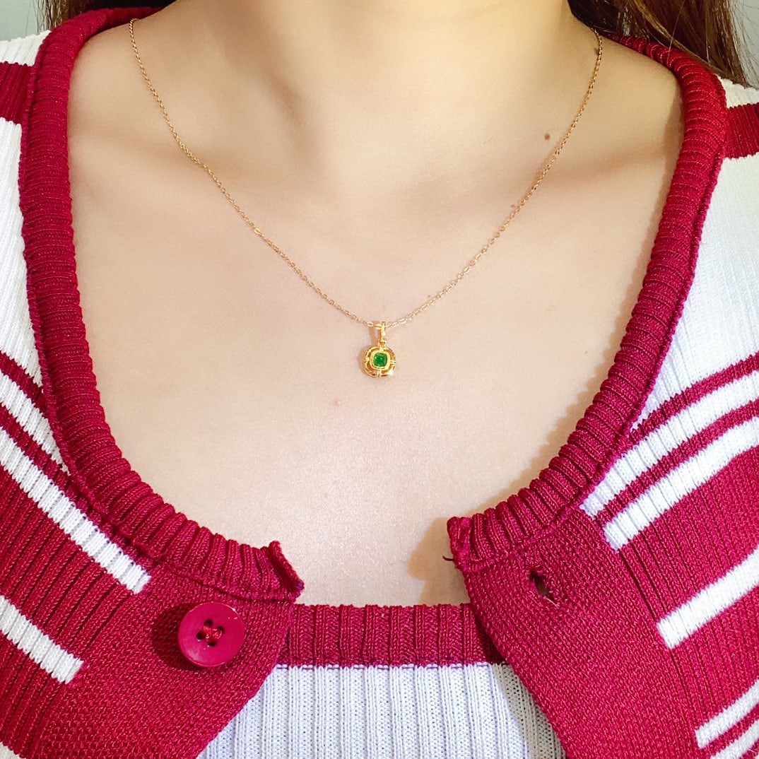 18K Gold Natural Emerald Pendant - 4