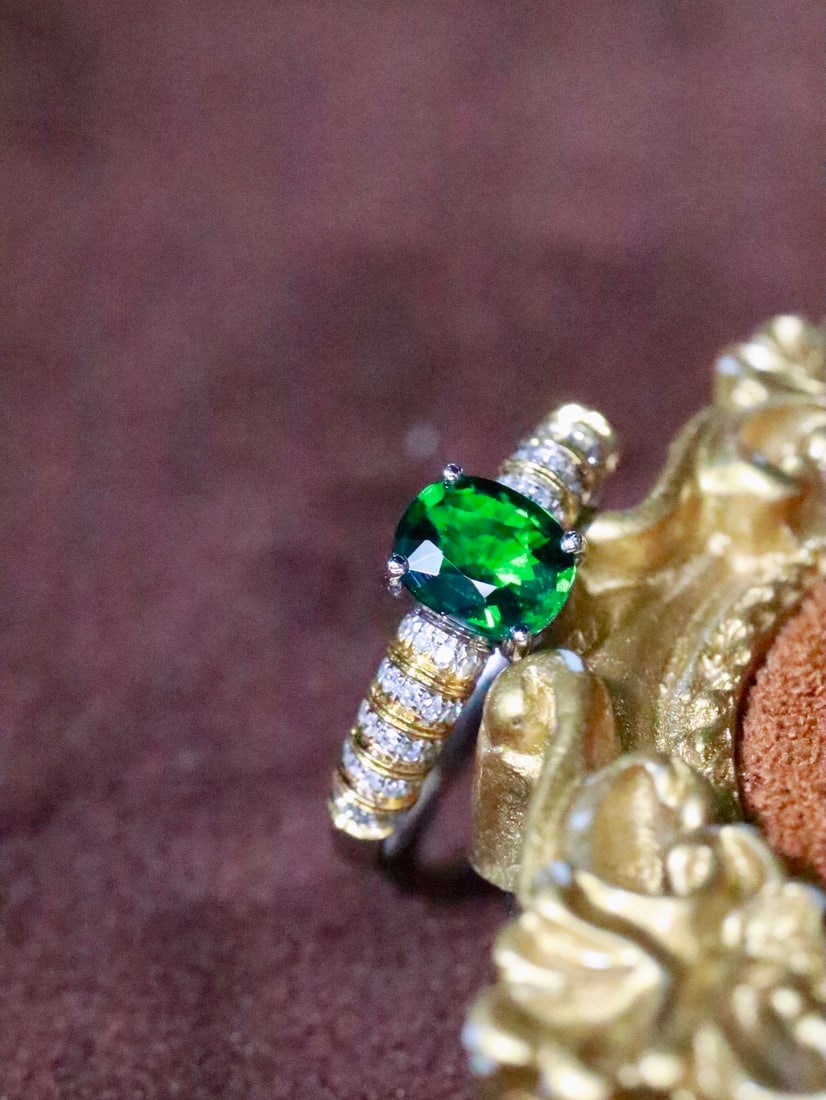 18K Gold High-Quality Tsavorite Ring - 2