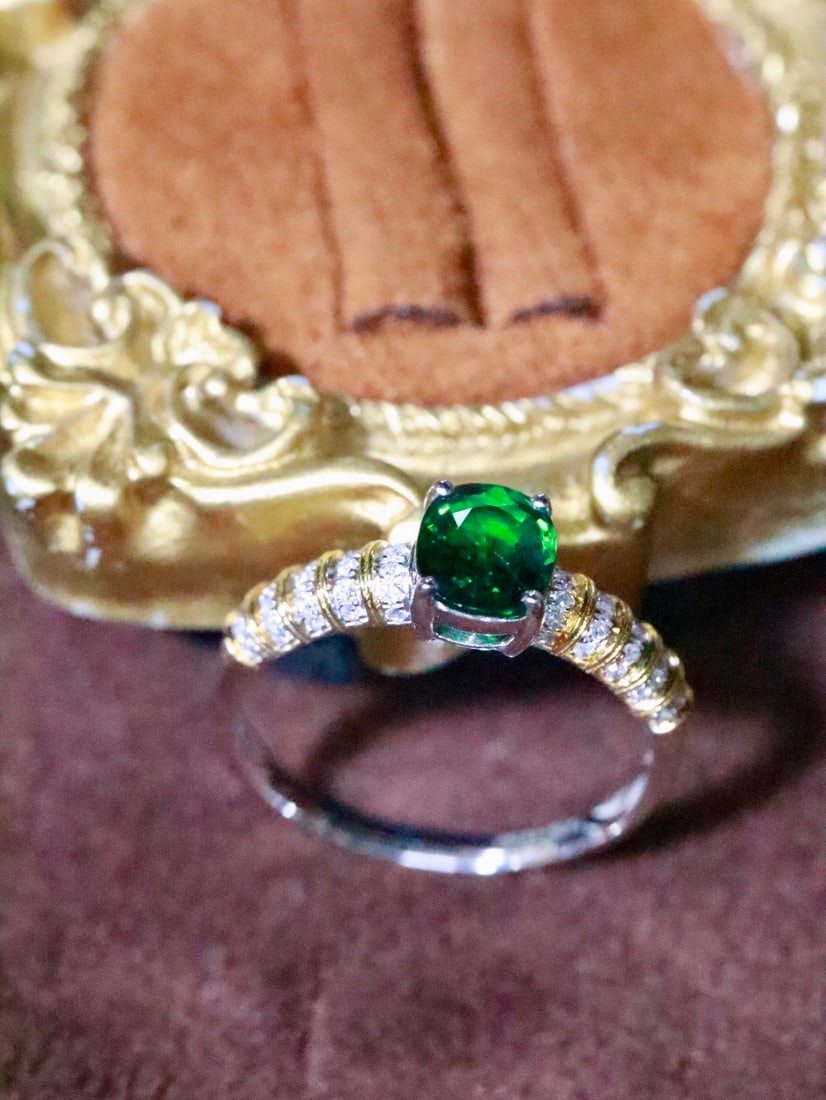 18K Gold High-Quality Tsavorite Ring - 4