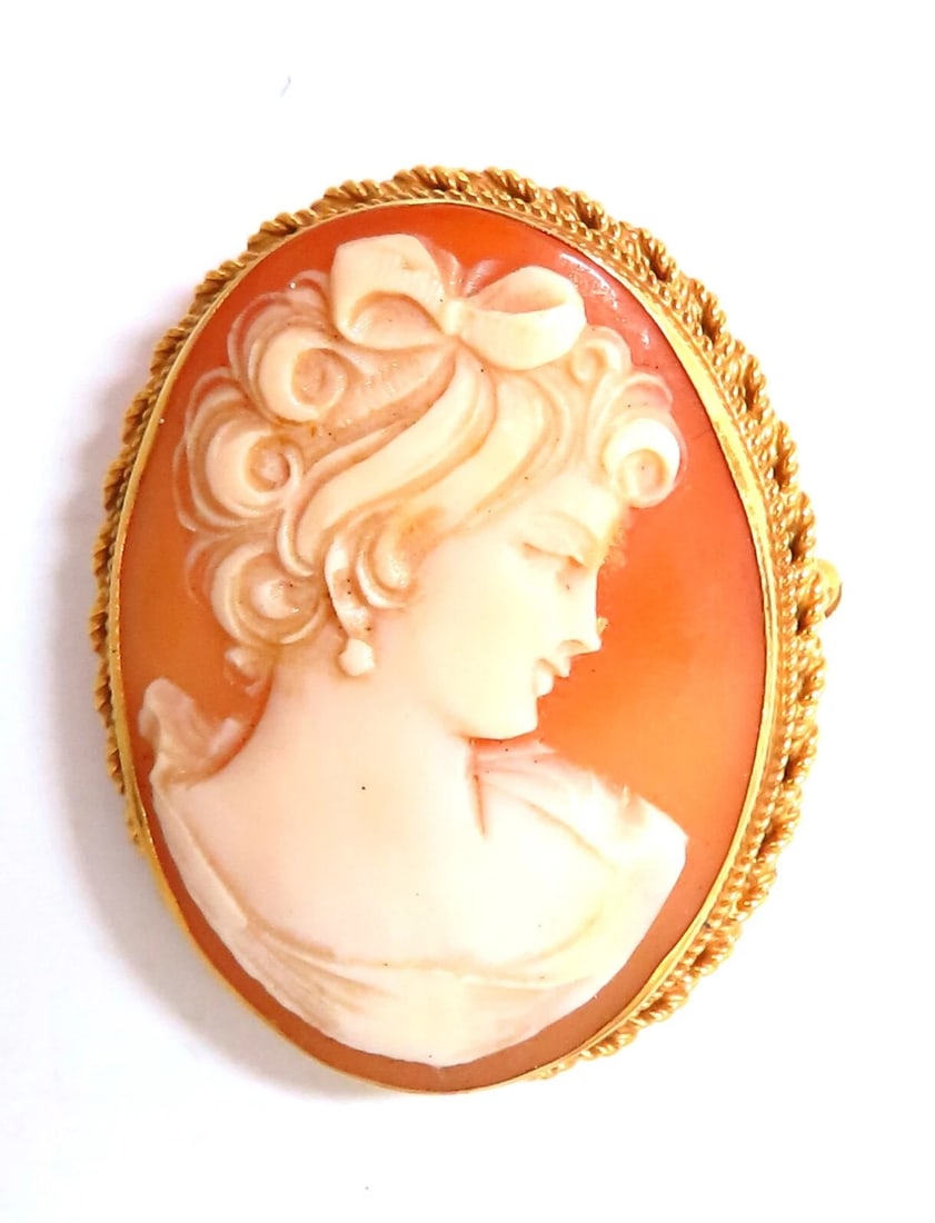 14kt Gold Cameo Gold Pin 31 x 38mm**: Title: 14kt Gold Cameo Gold Pin 31 x 38mm** Description: Vintage Cameo Pin Very Well Made 36 x 31mm inch 14kt. yellow gold 7.8 Grams. All Items come with a Free White ribbon gift box. ....*. Reserve: 