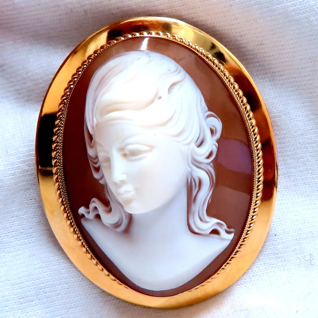 14kt Gold Cameo Gold Pin 1969**: Title: 14kt Gold Cameo Gold Pin 1969** Description: Vintage Cameo Pin Very Well Made 1.7 x 1.3 inch 14kt. yellow gold 12.5 Grams. All Items come with a Free White ribbon gift box. Reserve: $558.00 <
