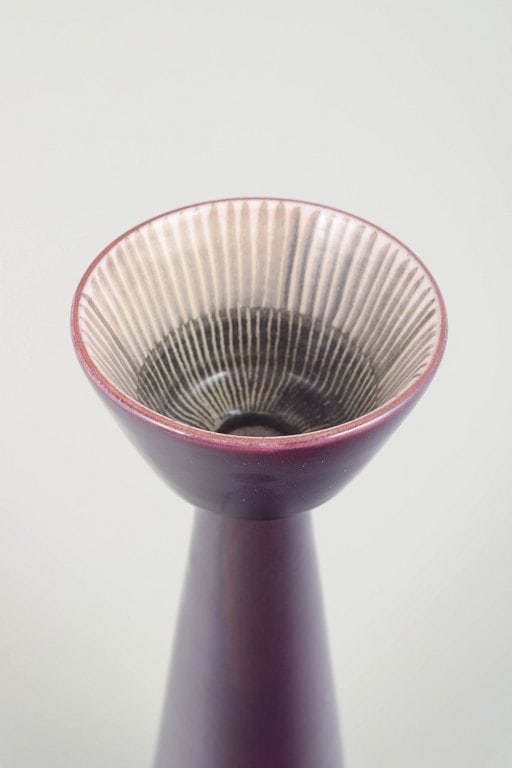 Mari Simmulson for Upsala-Ekeby, Sweden. Large conical ceramic vase in purple glaze. Approx. 1960s. - 2