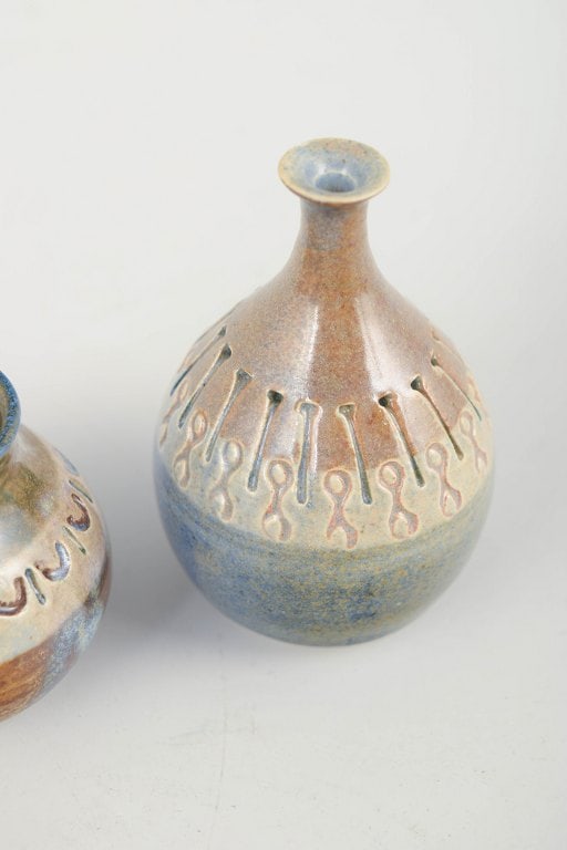Ulla Wiinblad for Allingsas Keramik, Sweden. Two miniature stoneware vases with blue, green and - 3