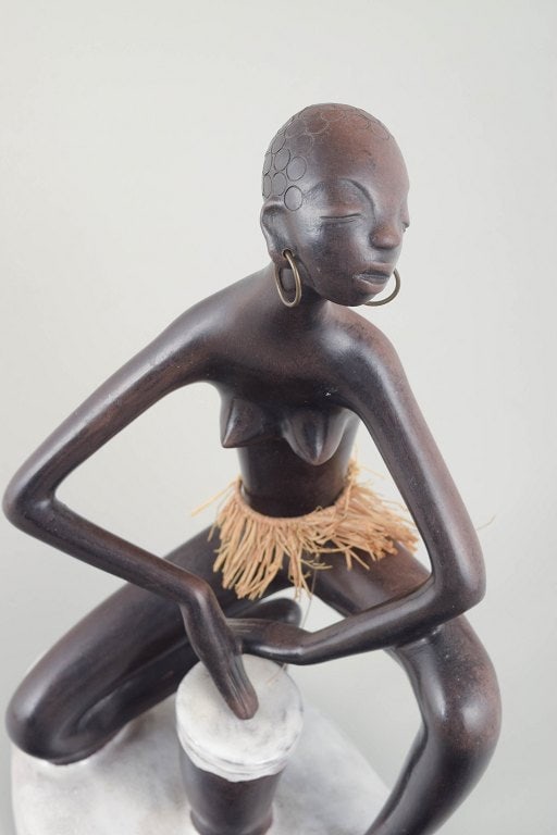 Anzengruber Keramik, Austria. Large ceramic figure of a kneeling woman with drum. Mid-20th century. - 2
