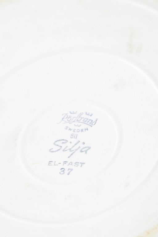 Marianne Westman for Rorstrand, Sweden. Stoneware ovenproof bowl and dish with floral motif. Approx. - 4