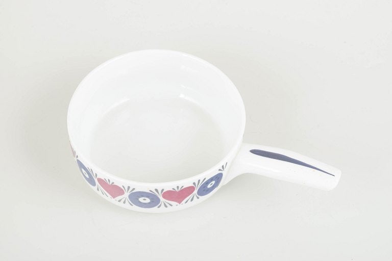 Marianne Westman for Rorstrand, Sweden. Stoneware casserole with floral motif. Approx. 1960s. - 2