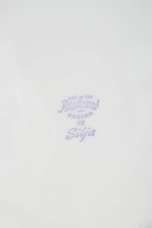 Marianne Westman for Rorstrand, Sweden. Set of four stoneware dinner plates with floral motif. - 4