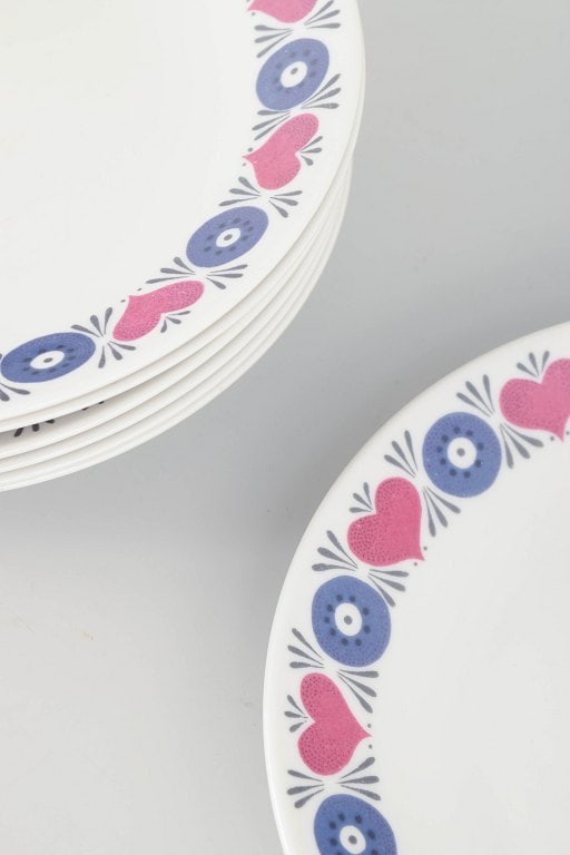 Marianne Westman for Rorstrand, Sweden. Set of six stoneware salad plates with floral motif. Approx. - 3